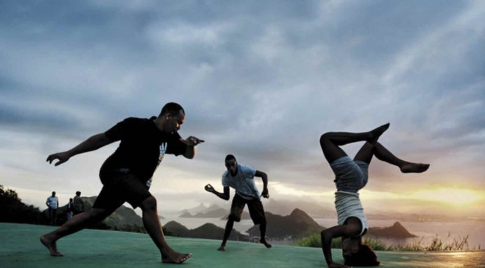 Padres bailando para Navidad