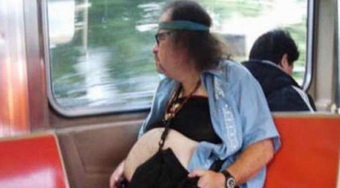 Personajillos que se ven en el metro. ¡No te pierdas al punky con la rata! jajaja