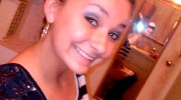 No podrás creer los selfies delante del espejo que la gente publica en FB sin mirar antes la foto ¡OMG!