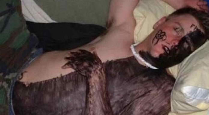 Estas personas terminaron tomando más alcohol el que su cuerpo es capaz de soportar ¡mira cómo terminaron!