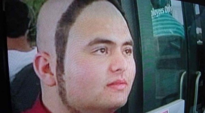 Estos hombres quisieron ser originales con sus peinados pero terminaron siendo bastante ridículos ¡Qué horror de look!