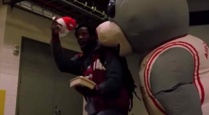 A estas personas les dan un susto muy divertido ¡no te pierdas las reacciones tan graciosas que tienen! No podrás dejar de reír