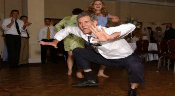 Personas bailando de forma graciosa ¡No te lo pierdas!