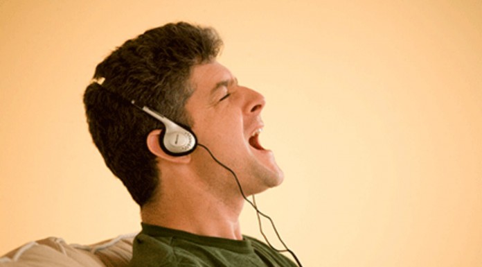 Gente cantando y bailando al son de su canción favorita ¡GRACIOSÍSIMO!