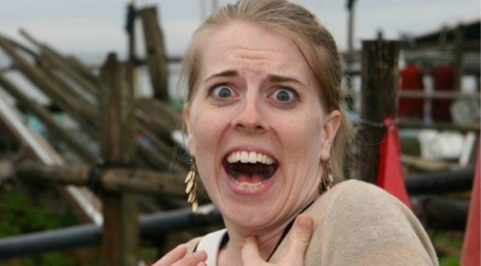 Una chica ¡muy asustadiza!