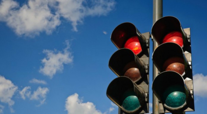 ¡Bailar en un semáforo! GRACIOSÍSIMO