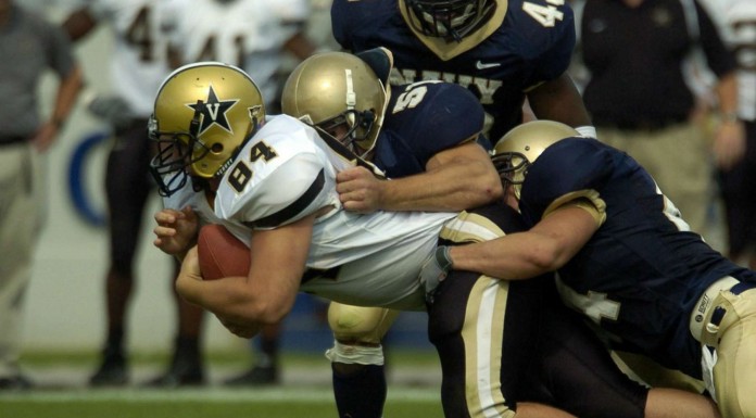 Niño se cuela en partido de rugby ¡y marca!