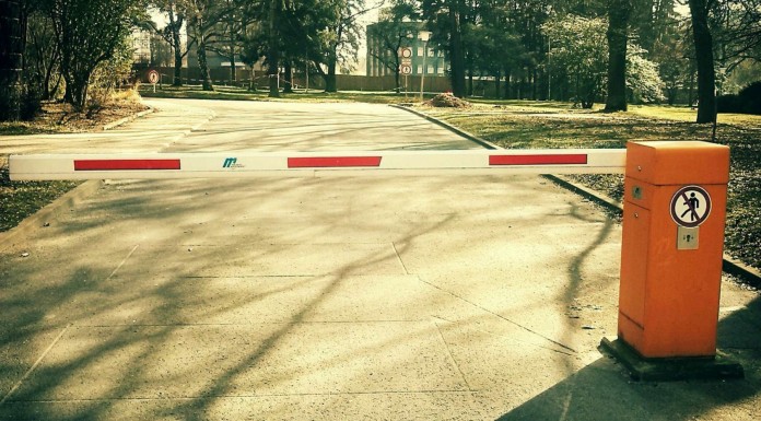 Cuando nos llevamos mal con las barreras esto es lo que pasa ¡GRACIOSÍSIMO!