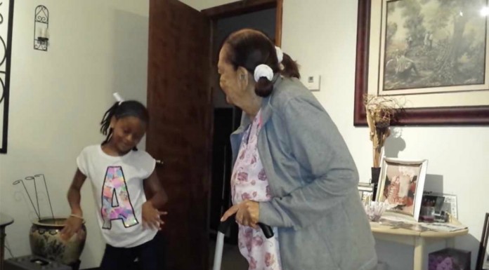Abuela y nieta a ritmo ¡de música!