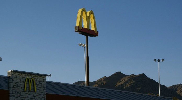 Broma en un sitio de comida rápida