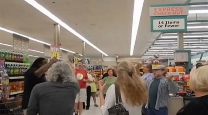 Felicidad contagiosa en el ¡supermercado!