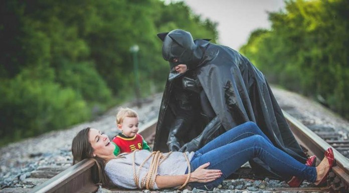 Sesión de fotos familiares con ¡Batman!