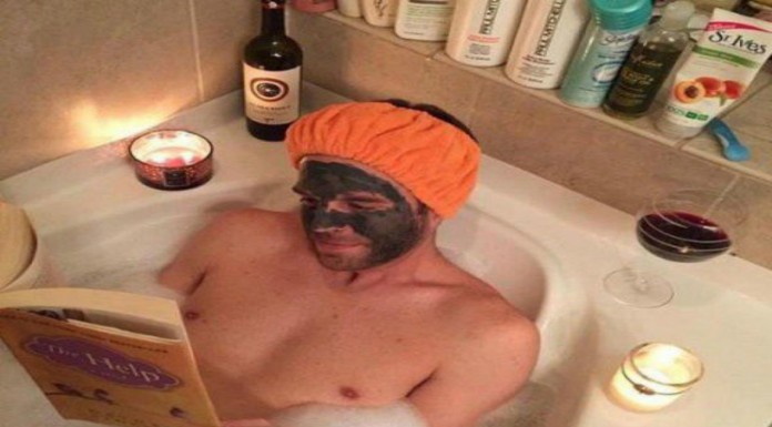 Hombres que imitan fotos ¡de chicas! (Parte II)