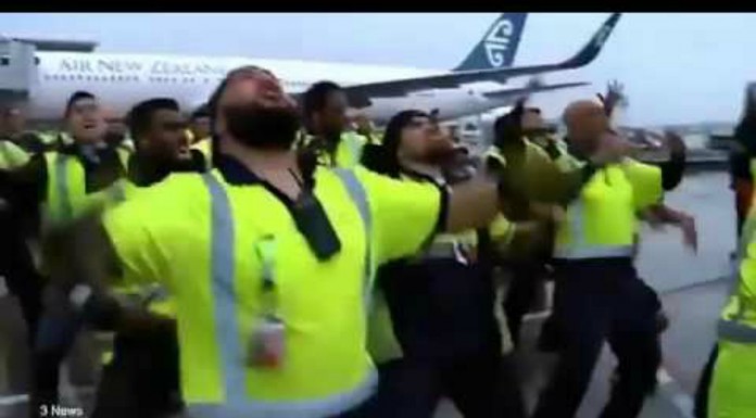 En el aeropuerto de Auckland reciben así a los All Blacks