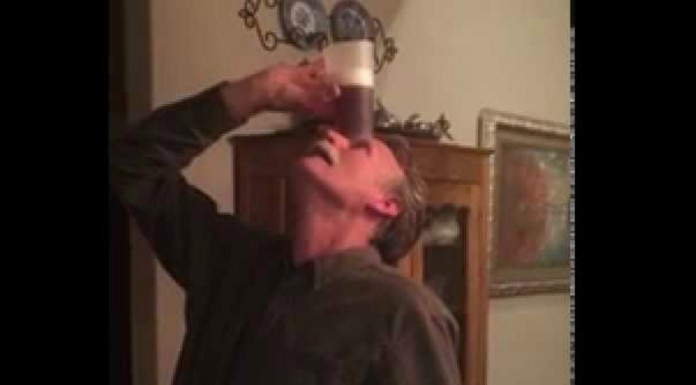 Hacer yoga con una cerveza