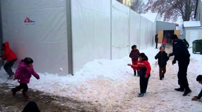 Momento de diversión para los niños refugiados