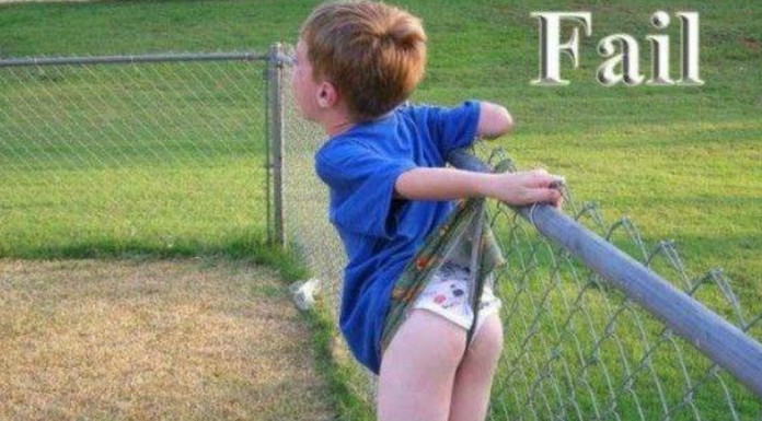 Este niño tiene ¡muy mala suerte!