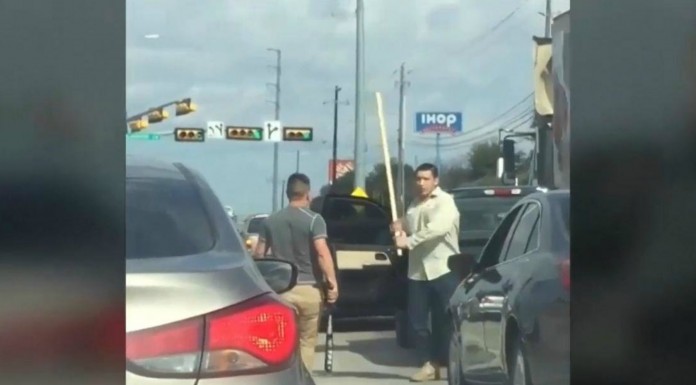 Pelea de jedis ¡en plena carretera!