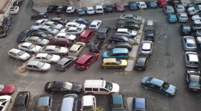 Tarda ¡12 minutos en aparcar!