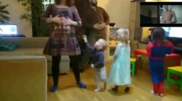 Familia bailando ¡Chandelier!