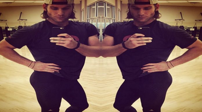 Hombres que parodian fotos de mujeres (Parte II)